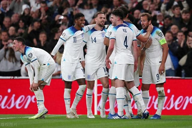 瑞典队在欧洲杯预选赛中压倒性取胜，引领榜首(瑞典队2020欧洲杯)