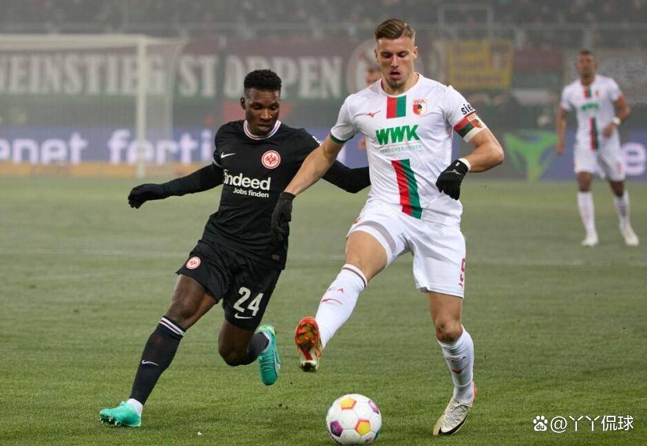 关于奥格斯堡在客场比赛中奋力拼搏争得胜利的信息