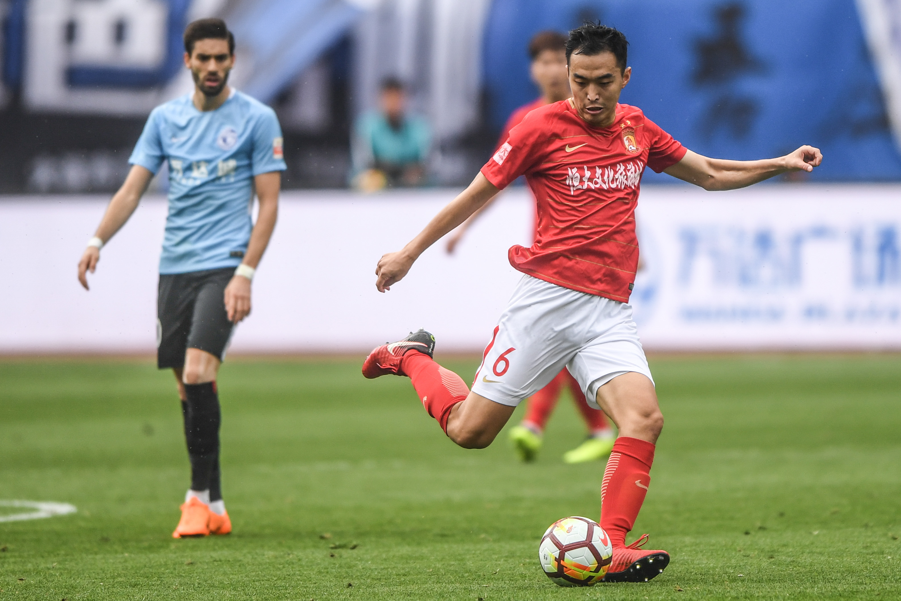 广州德比战,恒大力克富力保持领先优势的简单介绍 广州德比战,恒大力克富力保持领先优势的简单介绍