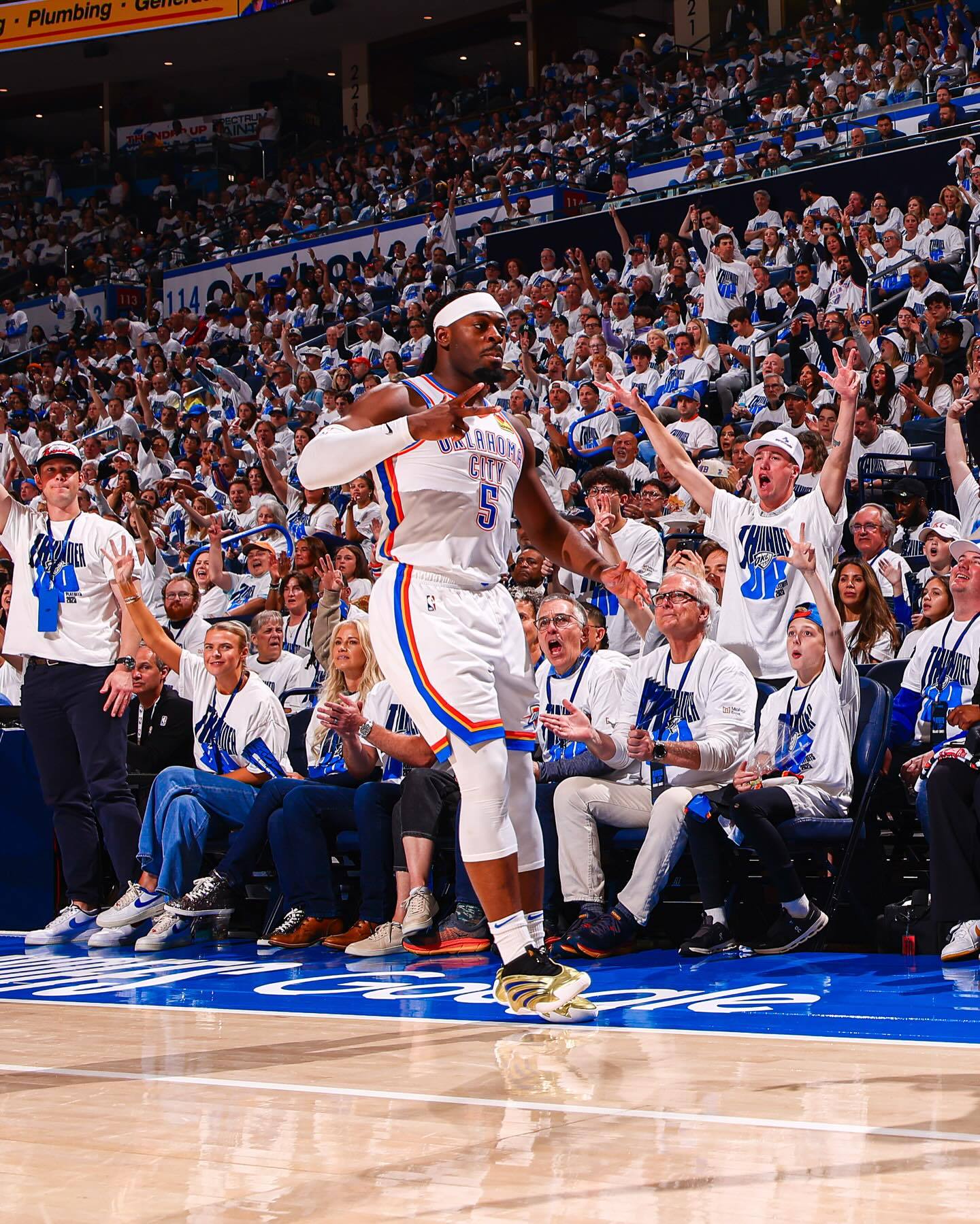 灰熊客场击败太阳，迎来重要胜利(灰熊客场击败太阳,迎来重要胜利英文)